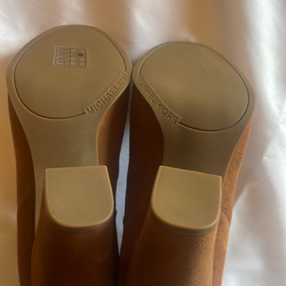 Michael Kors Womens
Suede Boots Sz US 8.5 - Picture 12 of 13